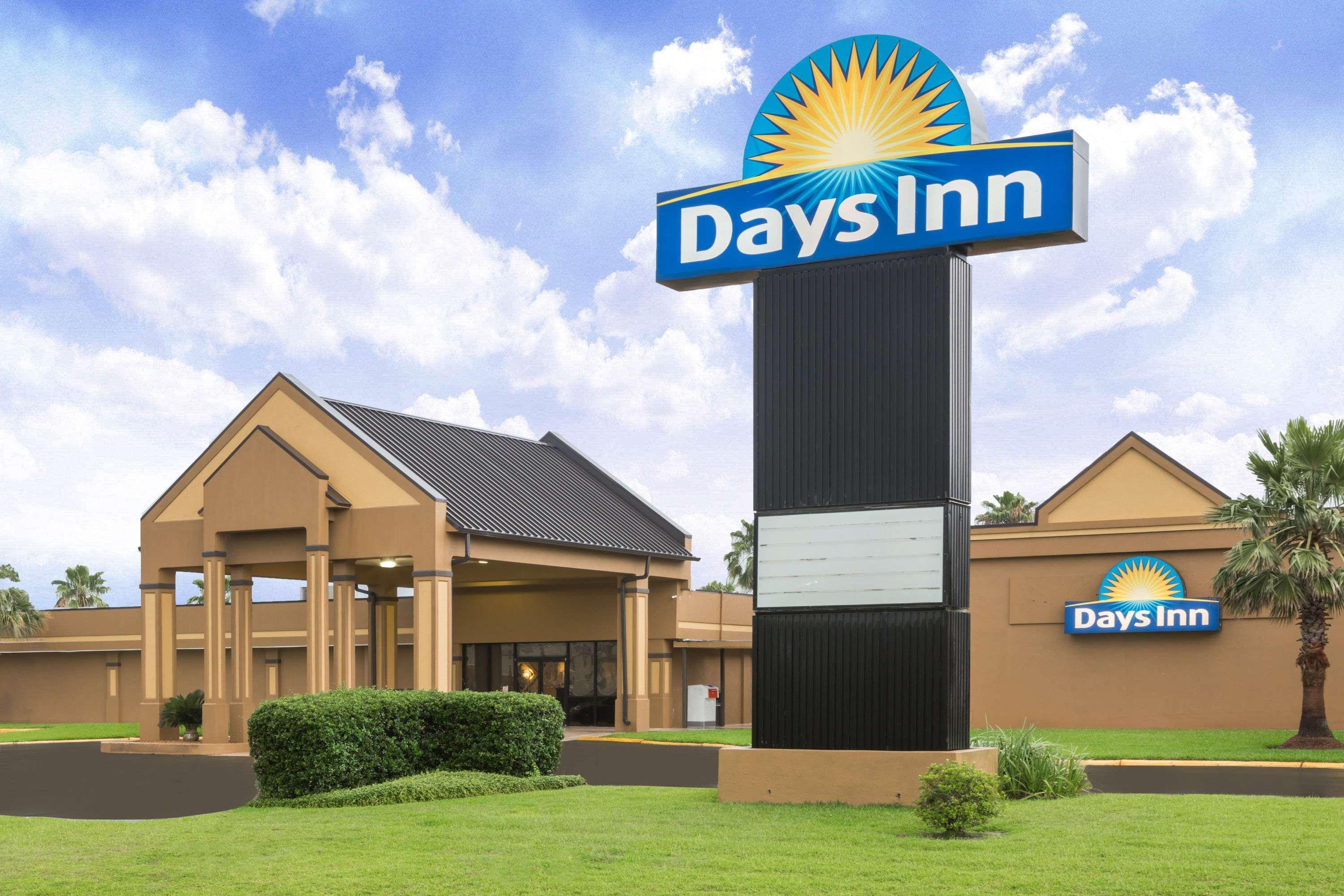 Days Inn & Suites By Wyndham Jennings Bagian luar foto