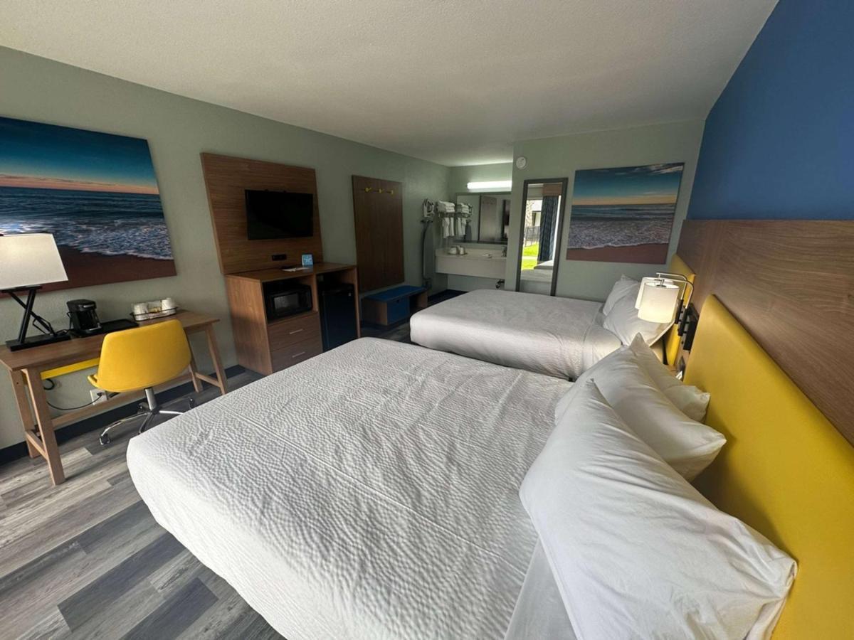 Days Inn & Suites By Wyndham Jennings Bagian luar foto