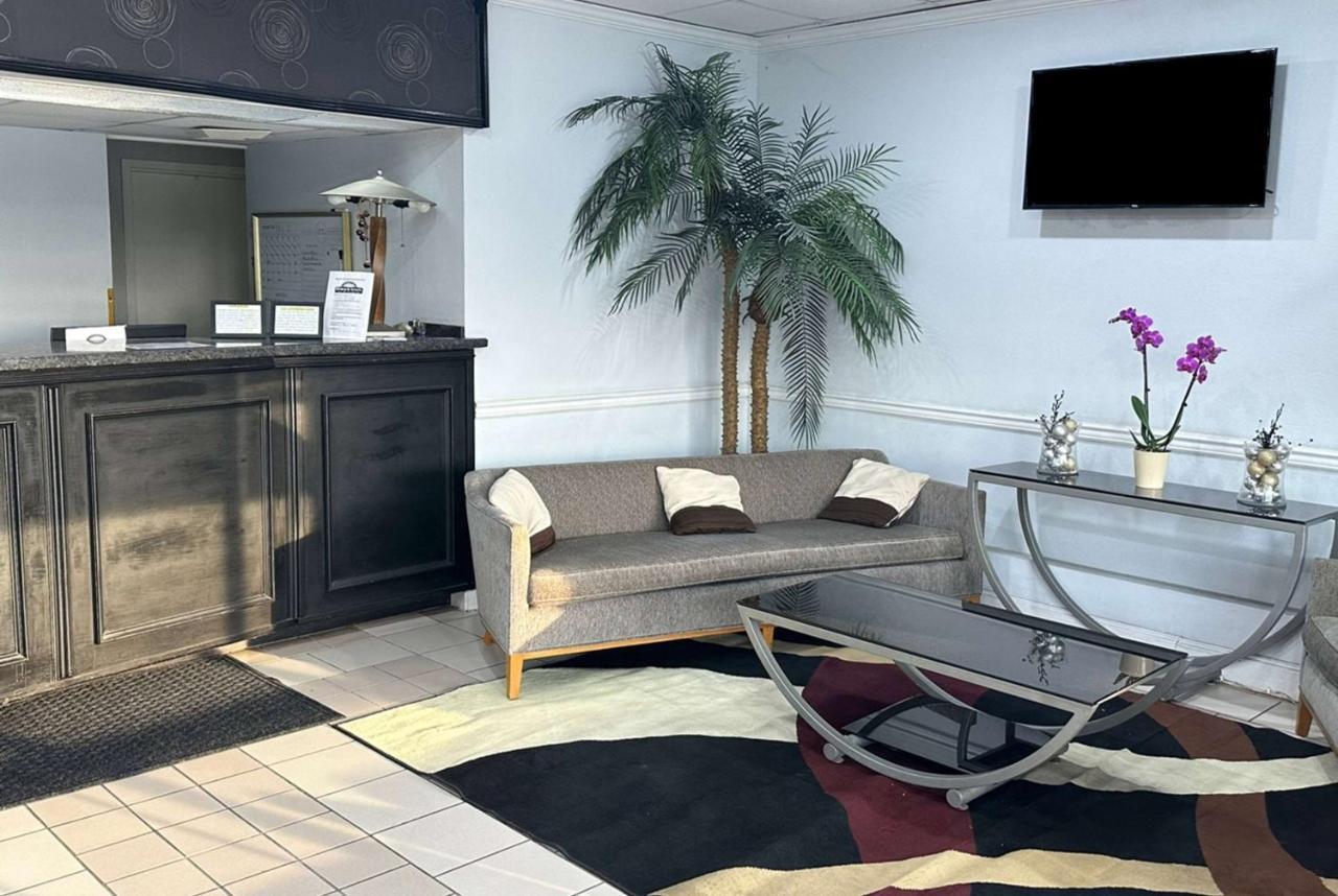 Days Inn & Suites By Wyndham Jennings Bagian luar foto