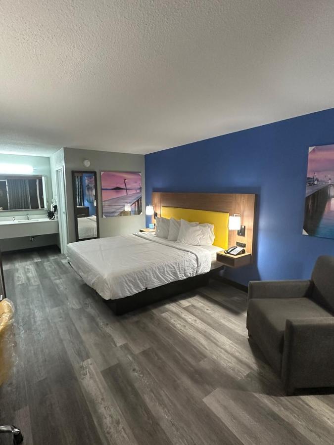 Days Inn & Suites By Wyndham Jennings Bagian luar foto