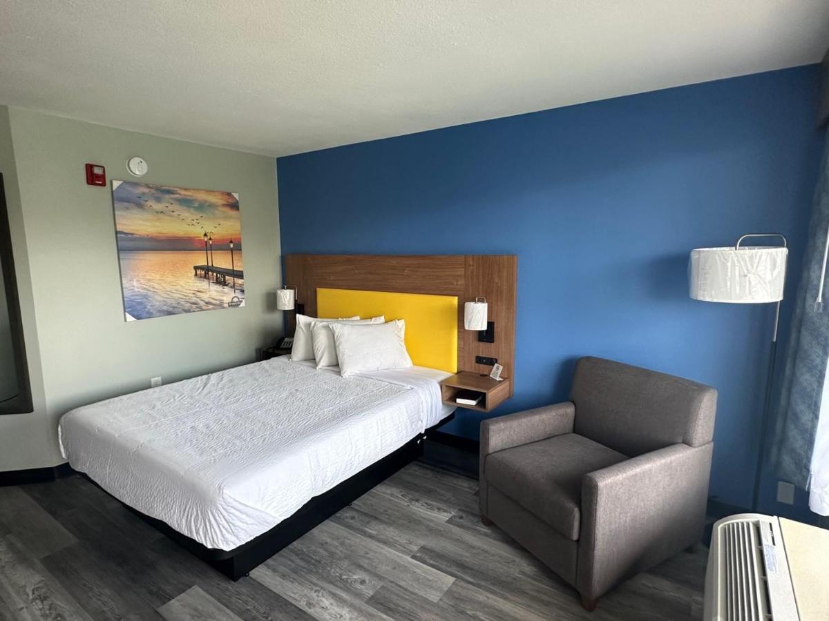 Days Inn & Suites By Wyndham Jennings Bagian luar foto