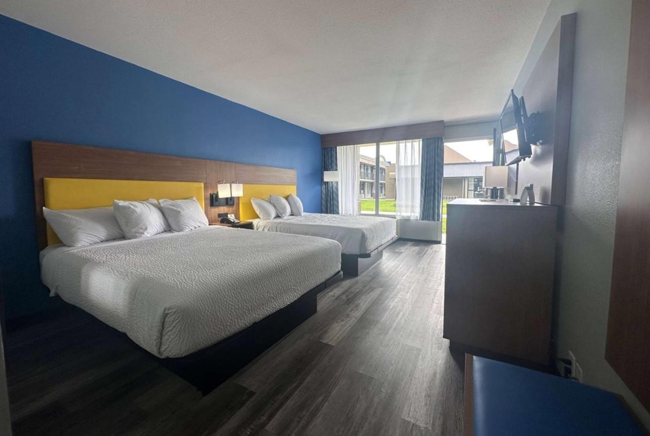Days Inn & Suites By Wyndham Jennings Bagian luar foto