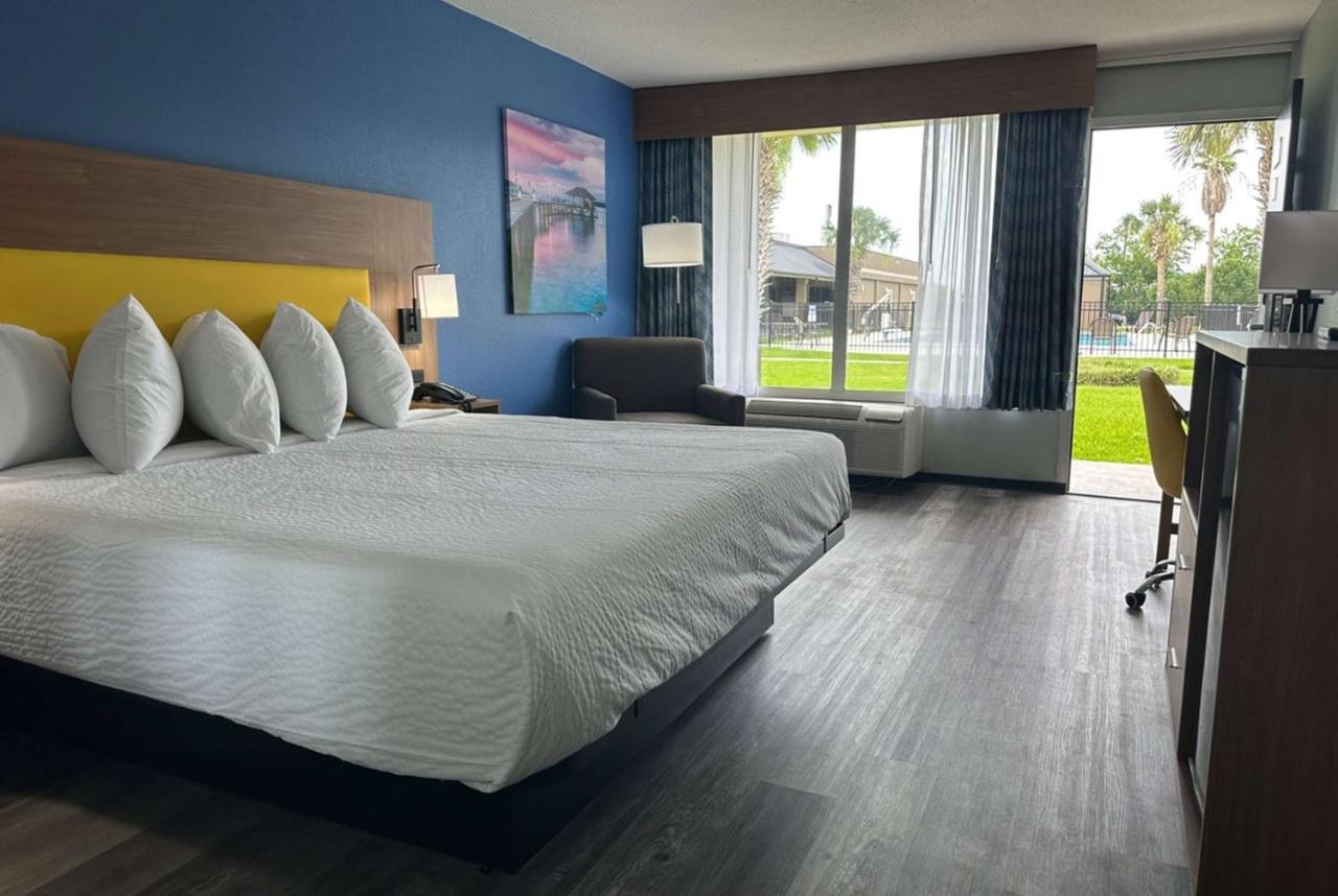 Days Inn & Suites By Wyndham Jennings Bagian luar foto
