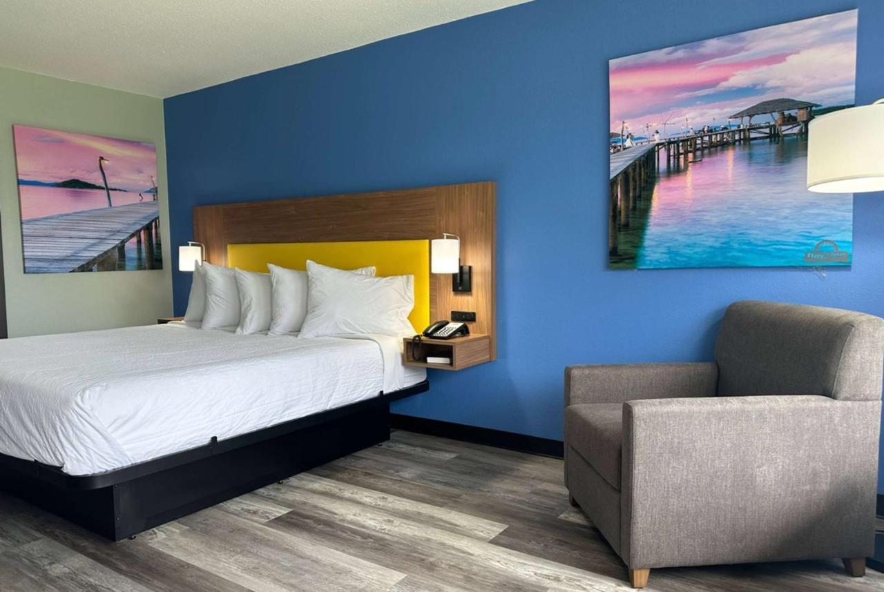 Days Inn & Suites By Wyndham Jennings Bagian luar foto